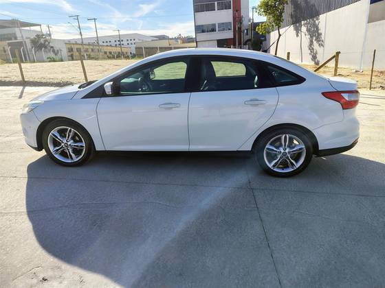 FORD FOCUS 2.0 SE SEDAN 16V FLEX 4P POWERSHIFT